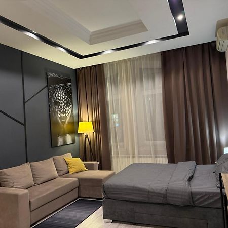 Vip - Дві Спальні Метро Хрещатик Лютеранська 3 Kiev Ngoại thất bức ảnh