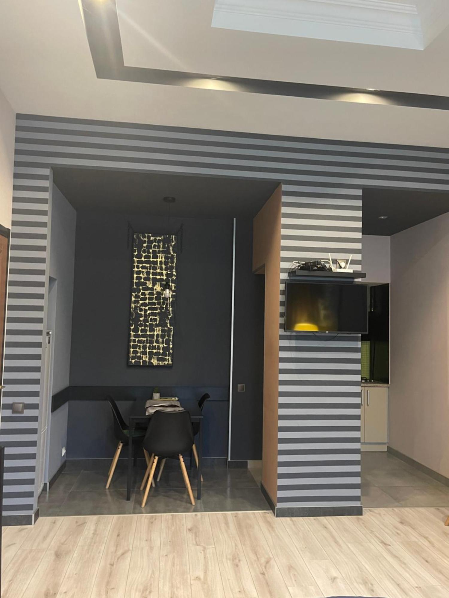 Vip - Дві Спальні Метро Хрещатик Лютеранська 3 Kiev Ngoại thất bức ảnh